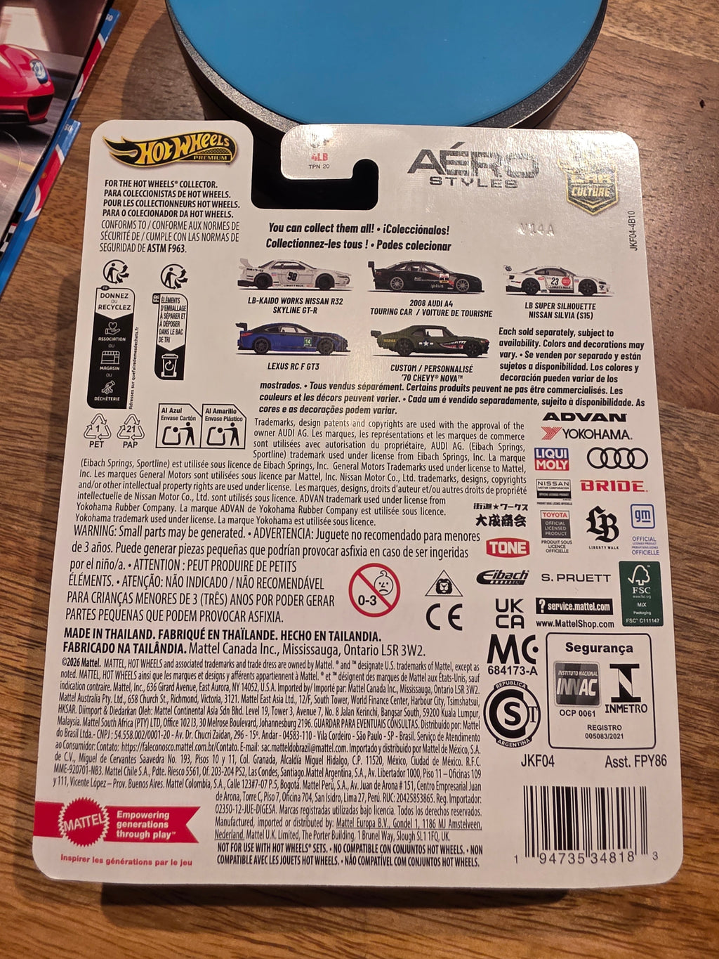 Hot Wheels Premium Aero Styles 2008 Audi A4 Touring Car 2/5