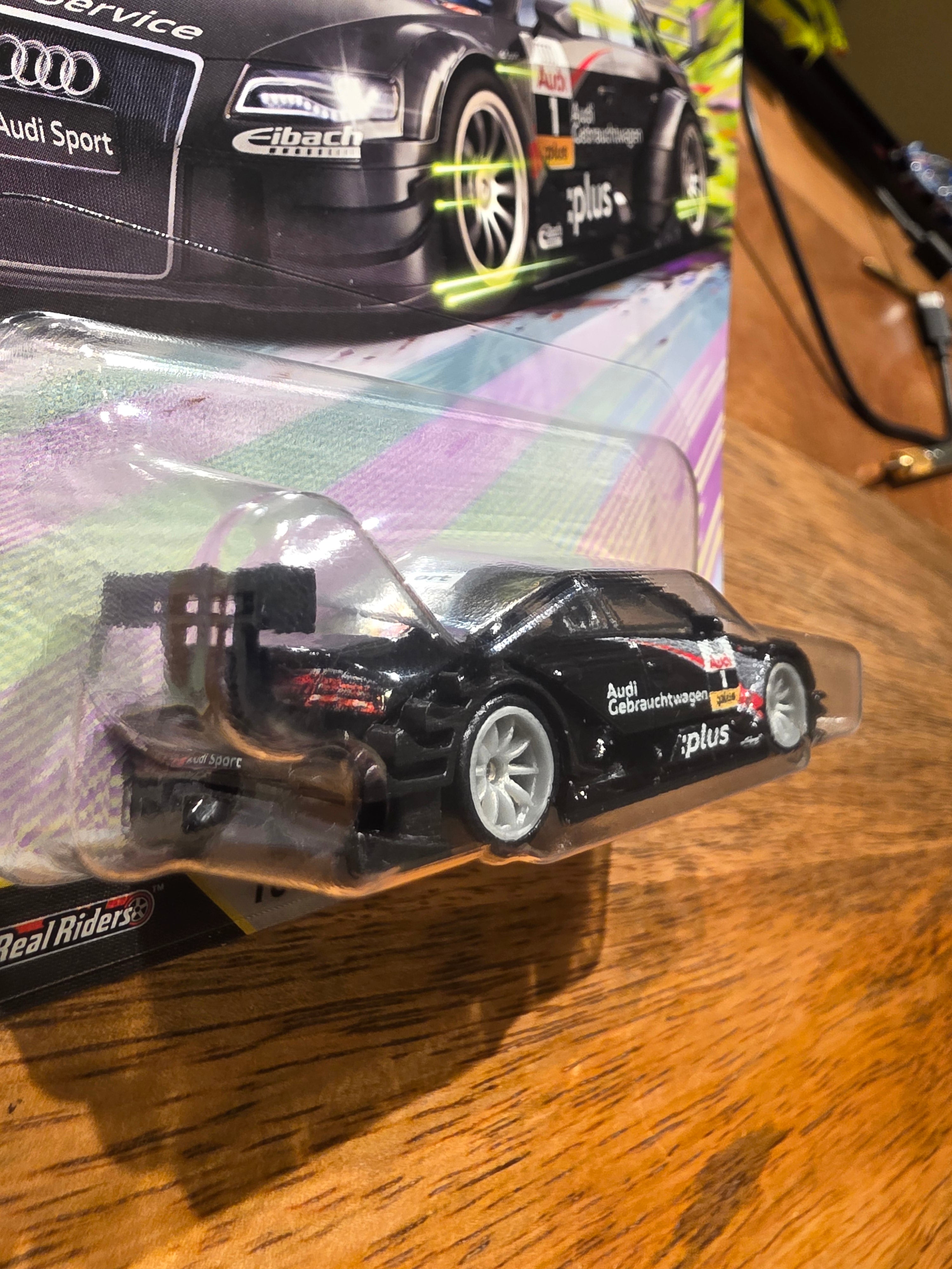 Hot Wheels Premium Aero Styles 2008 Audi A4 Touring Car 2/5