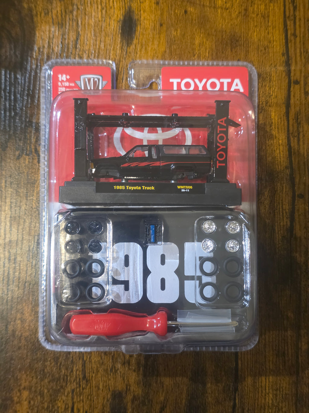 M2 MACHINES 1985 TOYOTA TRUCK