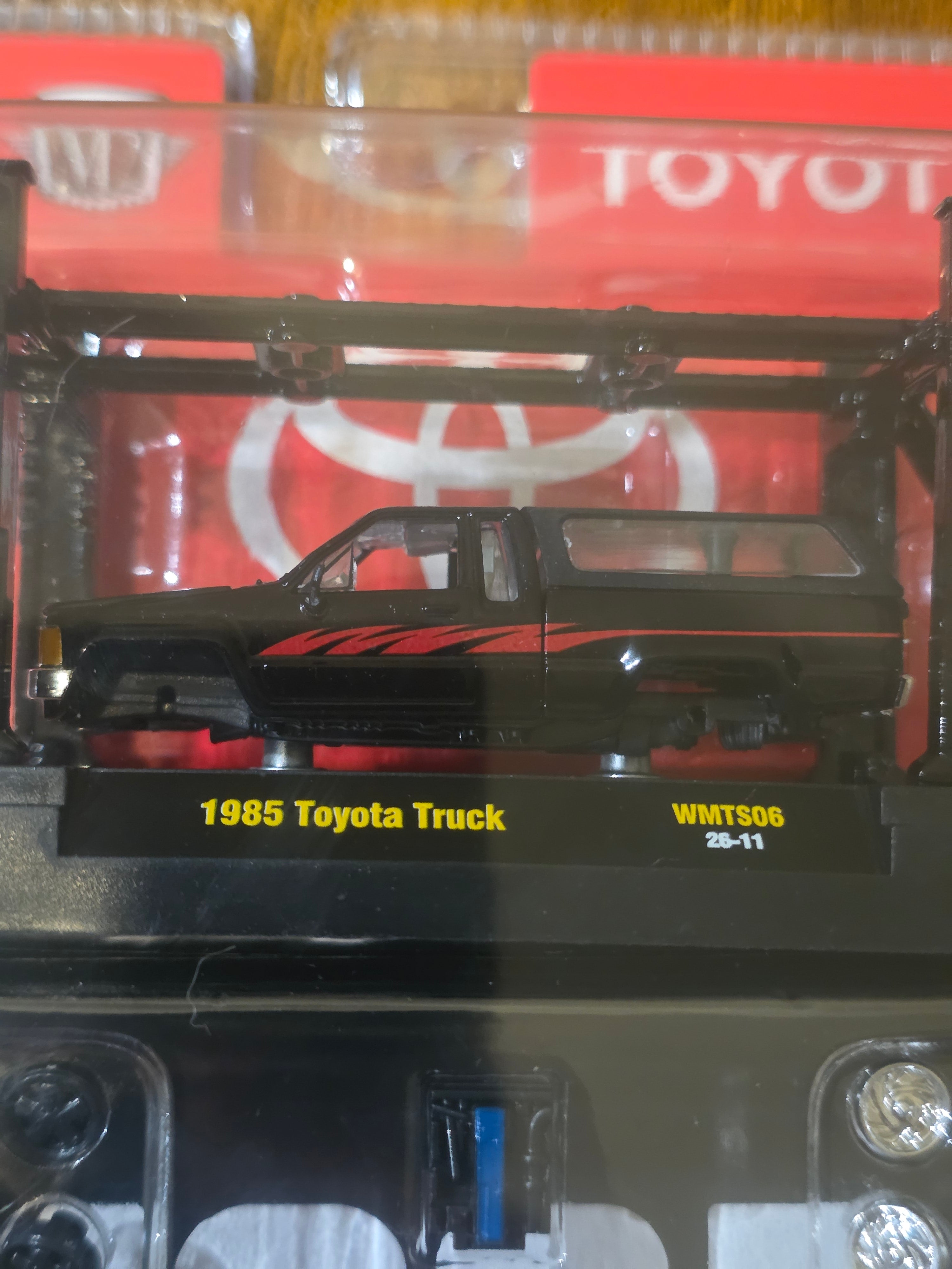 M2 MACHINES 1985 TOYOTA TRUCK