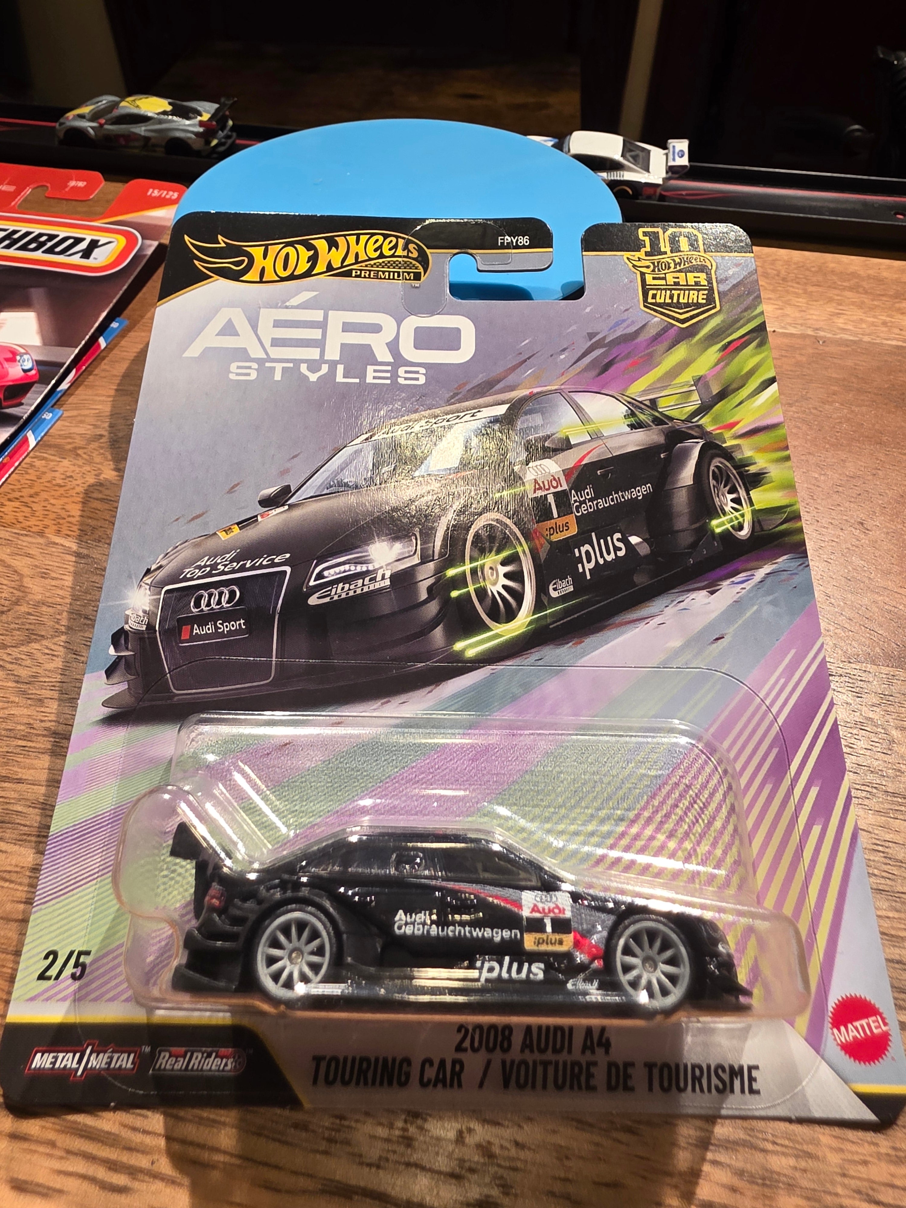 Hot Wheels Premium Aero Styles 2008 Audi A4 Touring Car 2/5